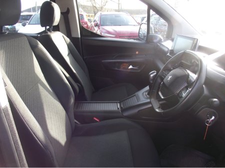 2019 Peugeot Rifter ALLURE 1.5 HDI 100PS 5DR MPV €17,950 thumbnail