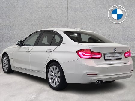 2017 BMW 3 Series 330e SE thumbnail
