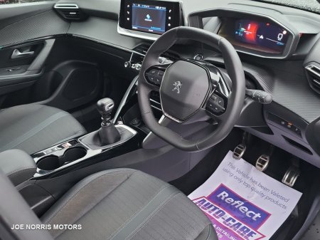 2023 Peugeot 2008 ALLURE 1.2 100 6.4 4DR €24,995 thumbnail