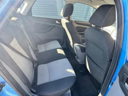 2010 Ford Focus - thumbnail 13