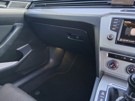 2015 Volkswagen Passat - thumbnail 11