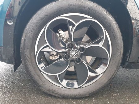 2025 Alfa Romeo Junior Ibrida 1.2(136bhp) MHEV, Premium+Tech+Sunroof+18" Alloys €39,995 thumbnail