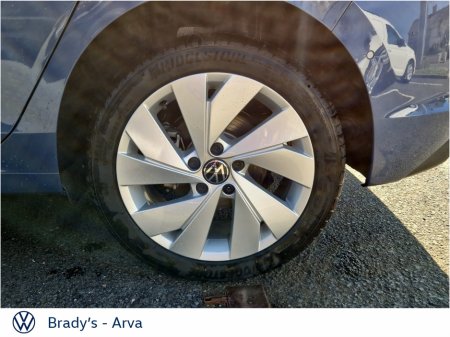 2025 Volkswagen Golf EDITION 75 PHEV 1.5 TSI 150BHP €36,950 thumbnail