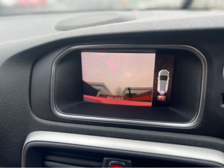 2019 Volvo V40 ==STUNNING VOLVO V40//AUTO//HUGE SPEC//FULL LEATHER// €17,500 thumbnail