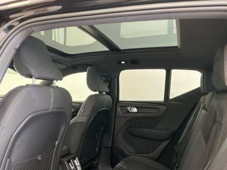 2023 Volvo XC40 - thumbnail 10