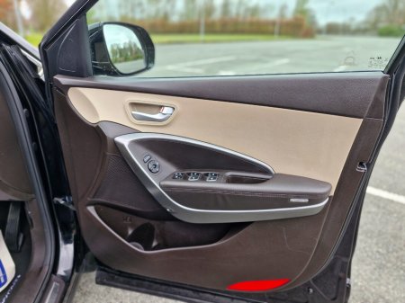 2017 Hyundai Santa Fe - thumbnail 31