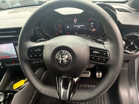 2026 Alfa Romeo Junior Ibrida €44,345 thumbnail