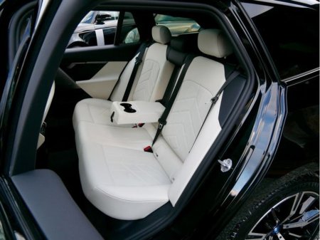 2025 BMW 5 Series - thumbnail 19