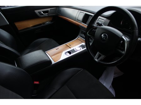 2013 Jaguar XF - thumbnail 9