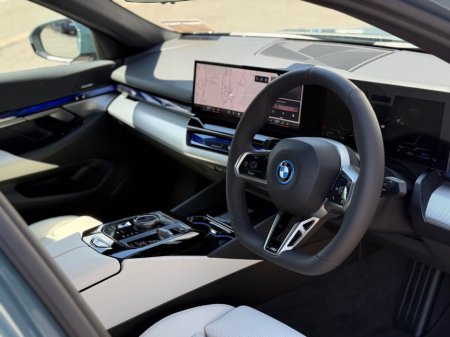 2026 BMW 5 Series - photo 3