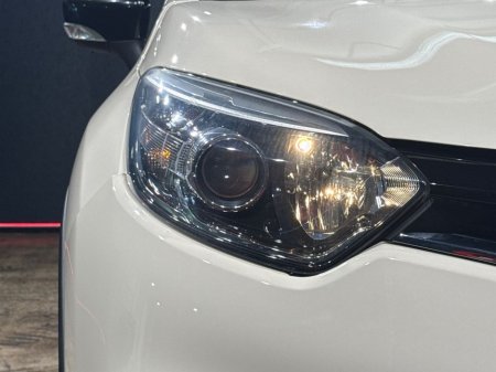 2017 Renault Captur 1.2 PETROL AUTO - CRUISE CONTROL - HEATING / AC CONTROLS - ALL ELECTRIC WINDOWS €14,450 thumbnail