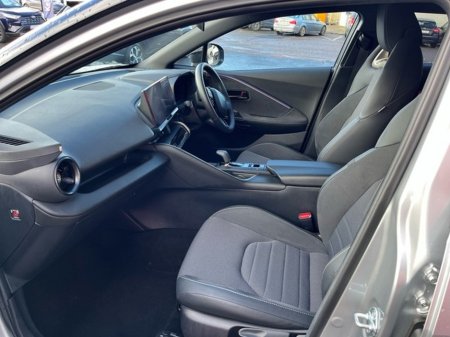 2025 Toyota C-HR - thumbnail 6