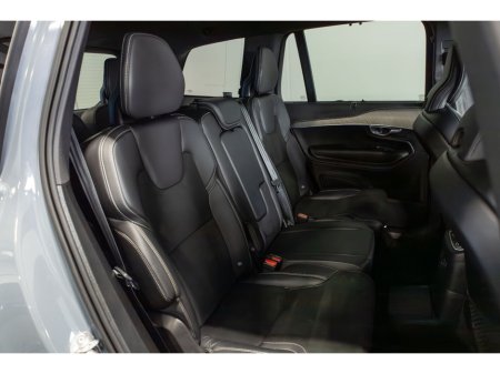 2022 Volvo XC90 PHEV T8 (390hp) R-Design AWD €59,950 thumbnail