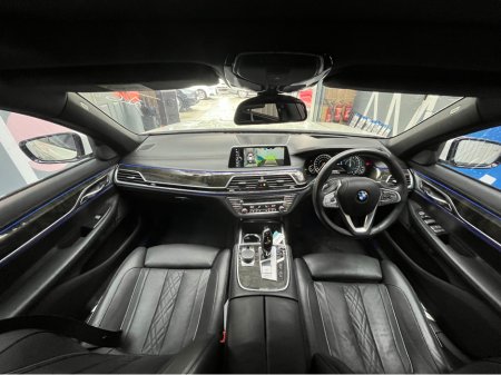 2016 BMW 7 Series 2016 BMW 740E IPERFORMANCE M-SPORT 2.0 AUTOMATIC / CRUISE CONTROL / 360° PARKING CAMERA / ELECTRIC MEMORY HEATED & MASSAGING SEATS / HEATED REAR SEATS / PANORAMIC SUNROOF / PADDLE SHIFTERS AND MORE thumbnail