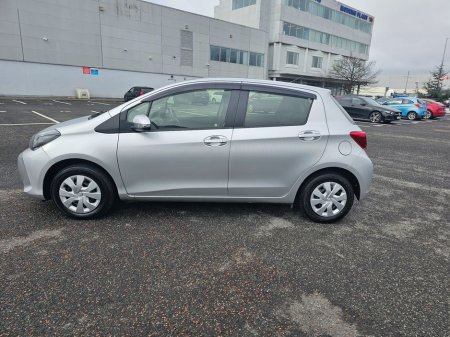 2016 Toyota Vitz - thumbnail 9