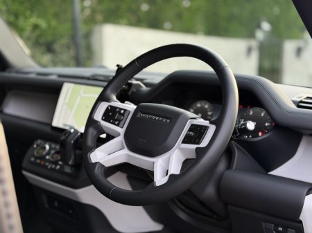 2025 Land Rover Defender - thumbnail 16