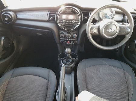 2017 MINI Hatch D €12,995 thumbnail