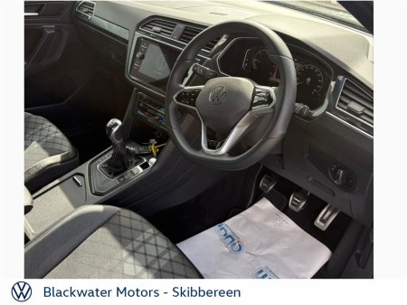 2022 Volkswagen Tiguan - thumbnail 2