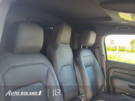 2025 Land Rover Defender - thumbnail 3