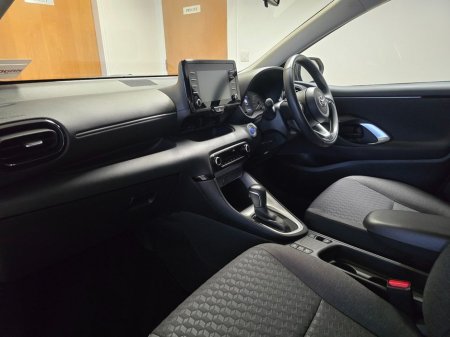 2023 Toyota Yaris - thumbnail 8