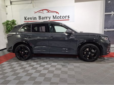 2025 Volkswagen Tiguan R-LINE (PAN ROOF) PHEV 272BHP AUTOMATIC **ONE OWNER / ADAPTIVE CRUISE CONTROL / BLIND SPOT ASSIST / HARMAN KARDON SOUND / HEATED & MASSAGE FRONT SEATS / HEATED STEERING WHEEL / WIRELESS CHARGING** €50,900