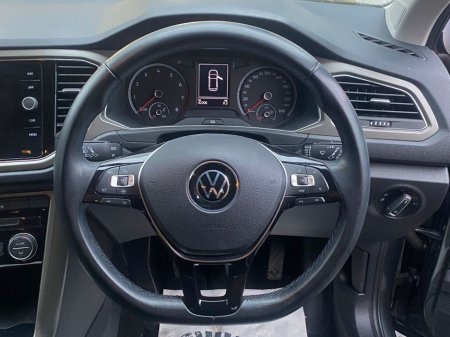 2021 Volkswagen T-Roc Design 1.0 TSI M6F 110HP 5DR €22,995 thumbnail