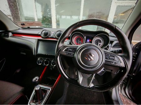 2019 Suzuki Swift - view 4