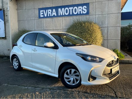 2021 Toyota Yaris X HYBRID 1.5 AUTOMATIC PETROL //KEYLESS ENTRY//REVERSE CAMERA//ADAPTIVE CRUISE CONTROL//