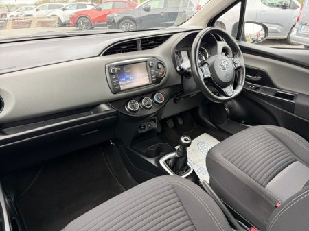 2018 Toyota Yaris - thumbnail 8