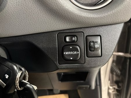 2015 Toyota Yaris 1.0 5DR LUNA MC €8,995 thumbnail