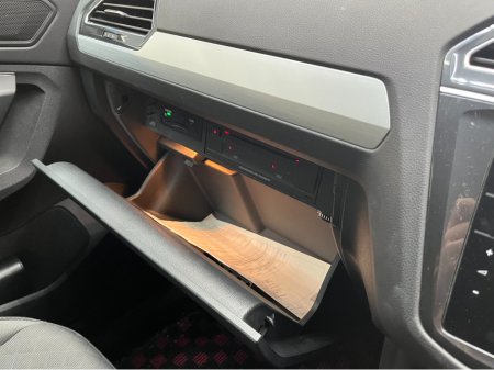 2019 Volkswagen Tiguan €25950! 2019 VOLKSWAGEN TIGUAN TDI 4MOTION COMFORT LINE 2.0 AUTOMATIC / CRUISE CONTROL / 360° PARKING CAMERA AND MORE €25,950 thumbnail