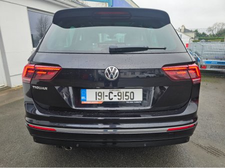 2019 Volkswagen Tiguan R-LINE 2.0 TDI MANUAL 6SPEED FWD 150HP 5DR €27,950 thumbnail
