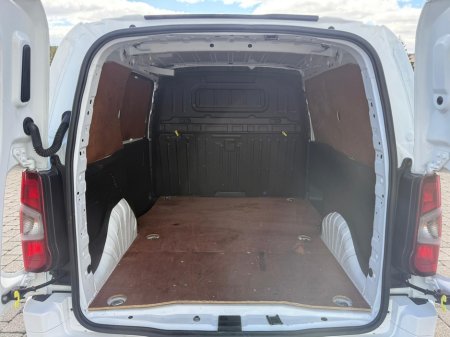 2020 Peugeot Partner - thumbnail 17