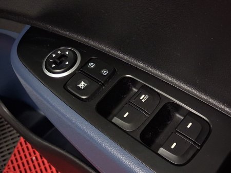 2015 Hyundai i10 - thumbnail 10