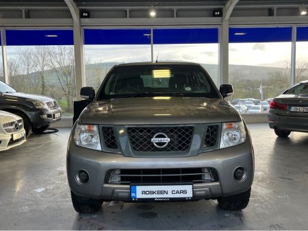 2015 Nissan Navara - view 2