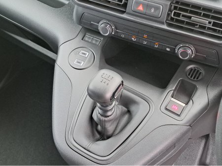 2026 Opel Combo KOMFORT L1H1 1.5TD 100BHP **LED HEADLIGHTS** €21,098 thumbnail