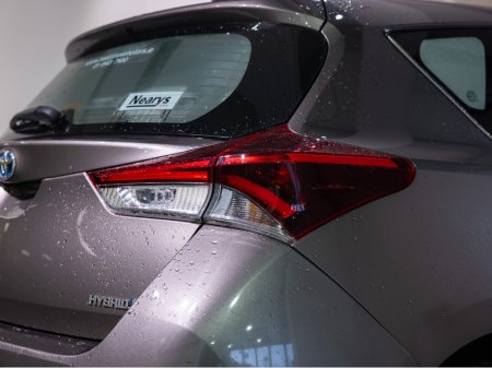 2017 Toyota Auris HYBRID LUNA 4DR AUTO €15,950 thumbnail