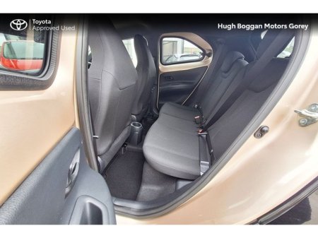 2025 Toyota Aygo X AYGO X DESIGN thumbnail