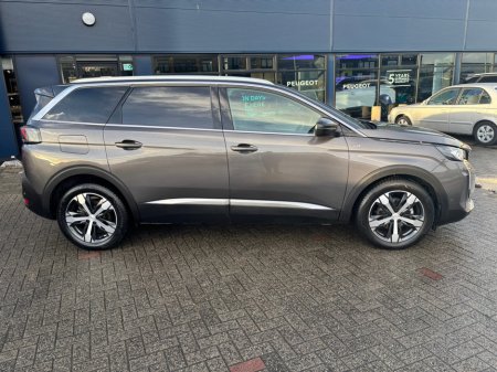 2025 Peugeot 5008  €48,950