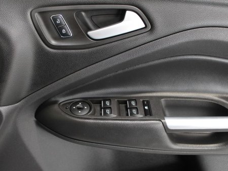 2016 Ford Kuga - thumbnail 25