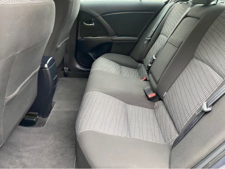 2011 Toyota Avensis - thumbnail 8