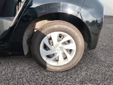 2020 Toyota Yaris - thumbnail 17