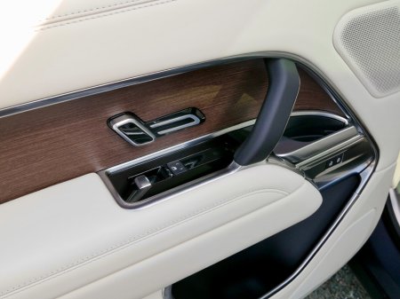 2025 Land Rover Range Rover - thumbnail 16