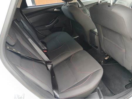 2016 Ford Focus - thumbnail 5