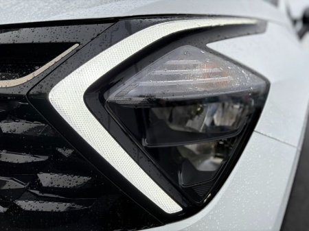 2025 Kia Sportage 1.6 Plug in hybrid €44,995 thumbnail
