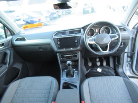 2023 Volkswagen Tiguan Life 2.0tdi M6F 122HP 5 €33,990 thumbnail