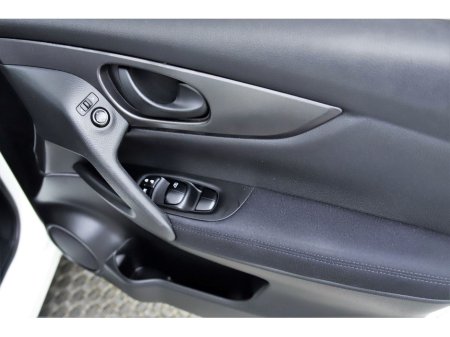 2017 Nissan Qashqai - thumbnail 24