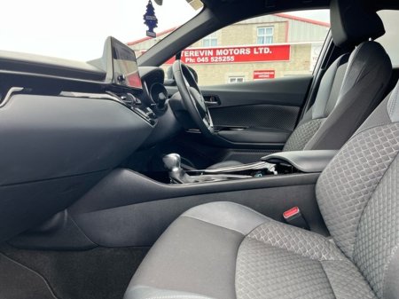 2023 Toyota C-HR - thumbnail 6