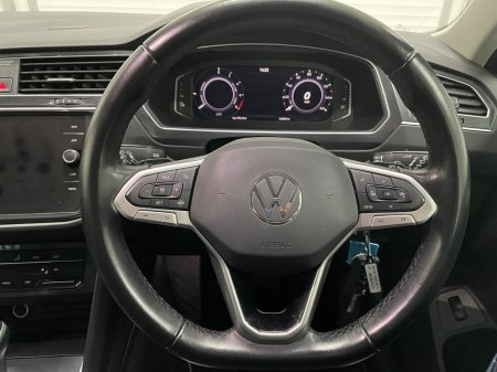 2023 Volkswagen Tiguan  €31,995 thumbnail