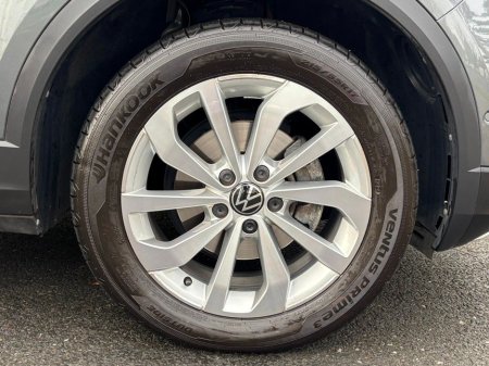 2024 Volkswagen T-Roc EDITION €28,495 thumbnail